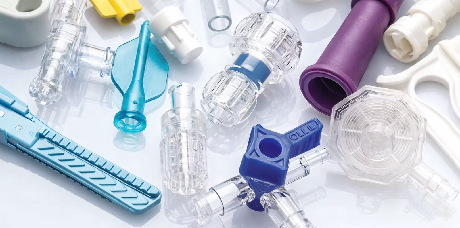 quattramed-Komponenten: Adapter, Ventile und Verbinder