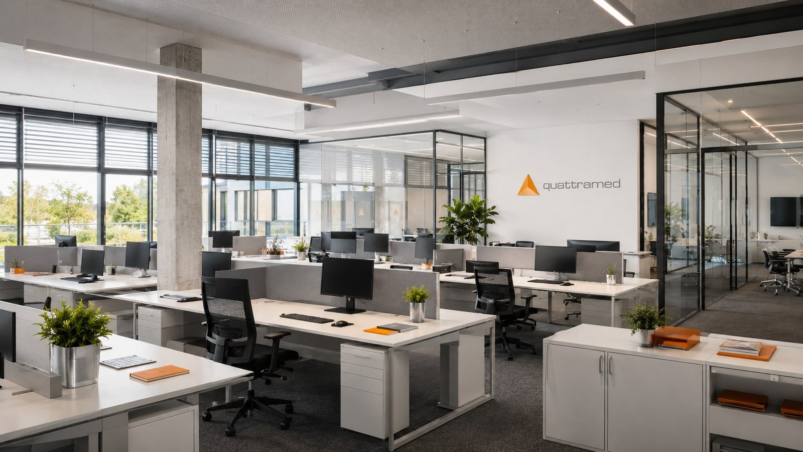 Arbeitsplätze im Büro von quattramed